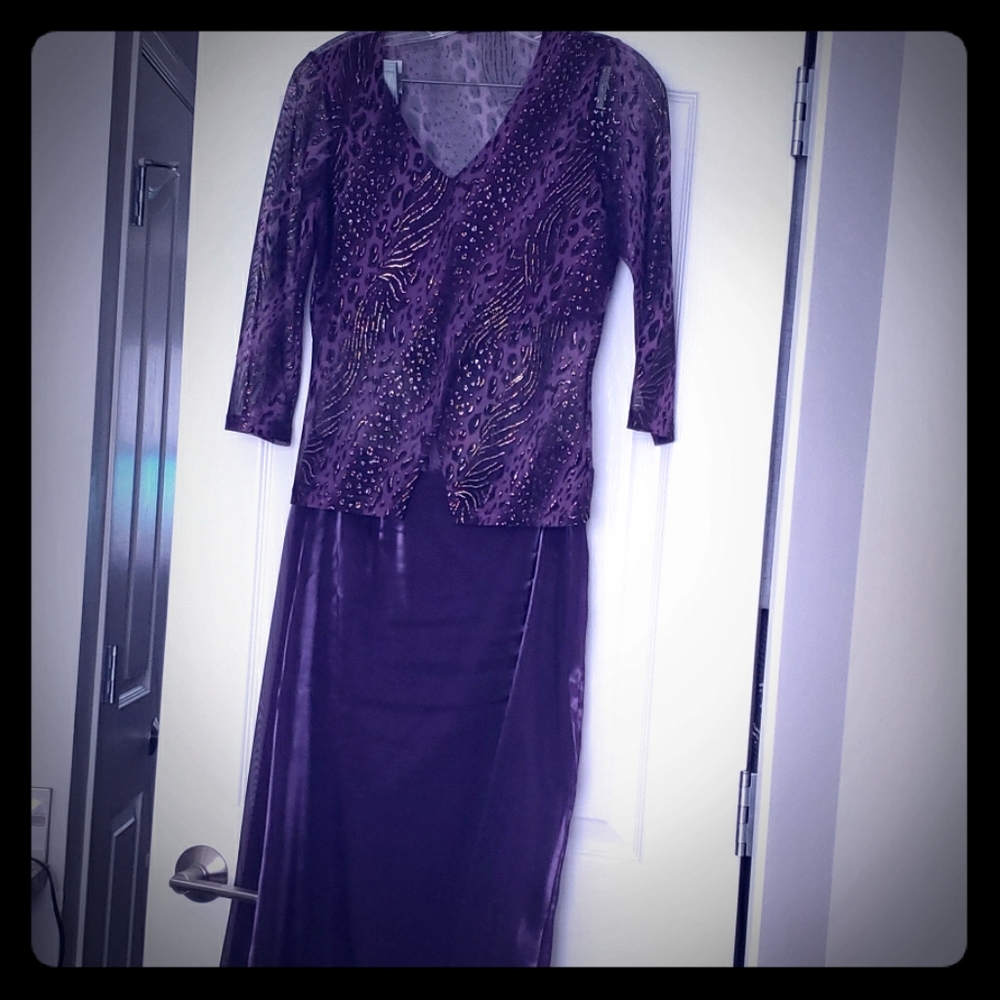 Two pieces, skirt and blouse